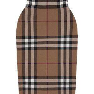 Burberry vintage check pattern skirt.